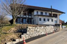 Stützmauer Qarzsandstein Tatüren, ehemaliger Kindergarten, Ruchwil